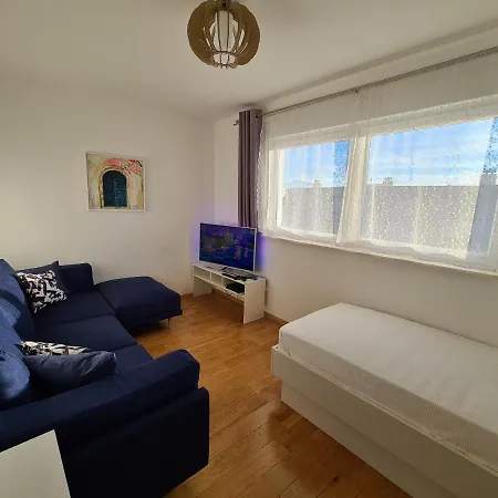 Apartment Mariposa 83m2 New With Garage Makarska