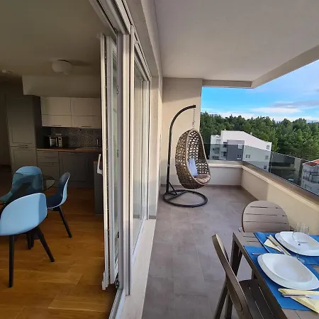 Mariposa 83m2 New With Garage Makarska