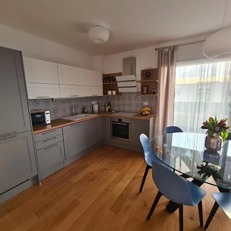 Apartment Mariposa 83m2 New With Garage Makarska