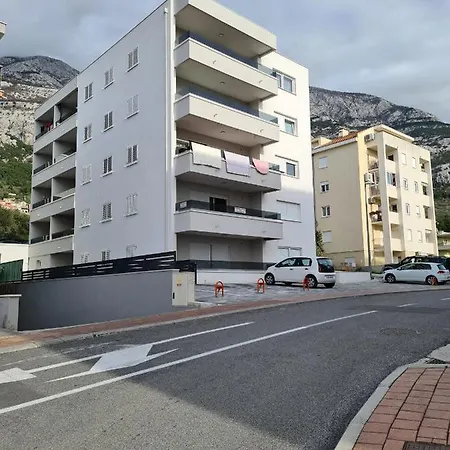 Mariposa 83m2 New With Garage * Makarska
