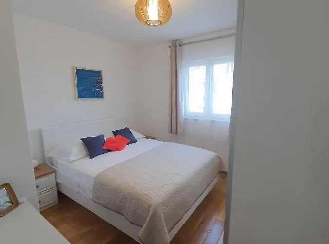 Mariposa 83m2 New With Garage Apartment Makarska