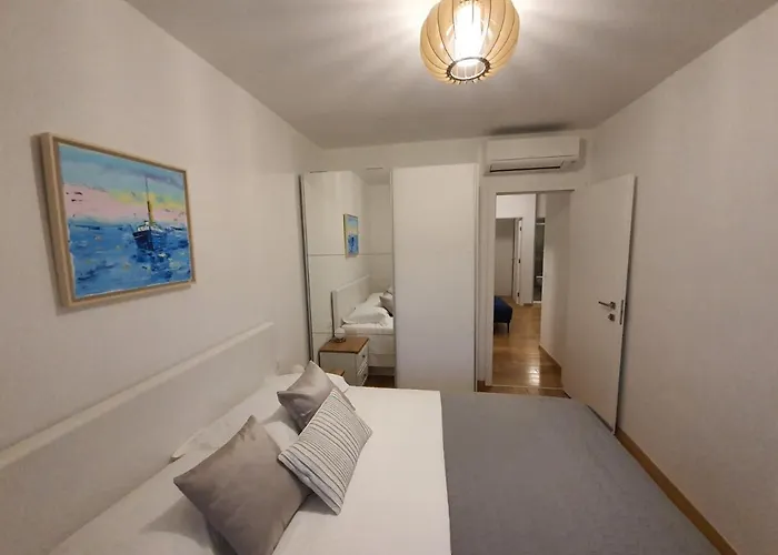 Mariposa 83m2 New With Garage Makarska