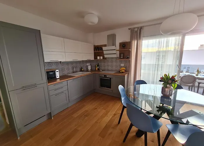 Apartment Mariposa 83m2 New With Garage Makarska