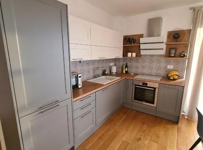 Mariposa 83m2 New With Garage * Makarska