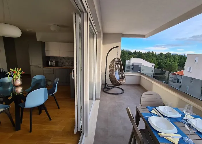 Mariposa 83m2 New With Garage Makarska